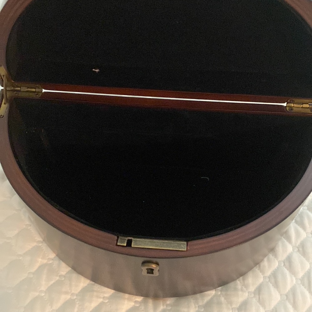 Small Jewelry Box - Picture 4 of 7